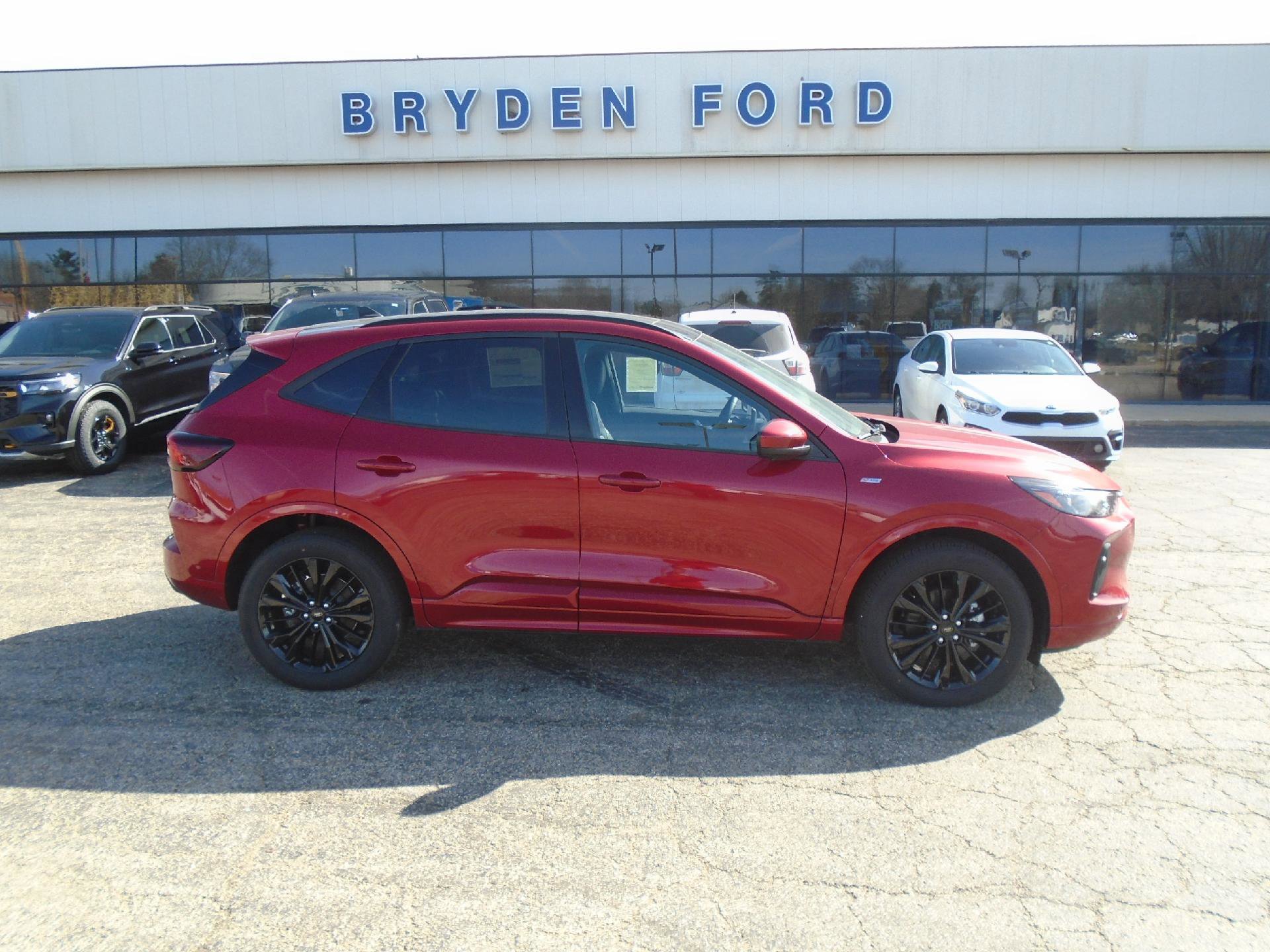 Used 2024 Ford Escape ST-Line Elite w/ Premium Technology Package image 4