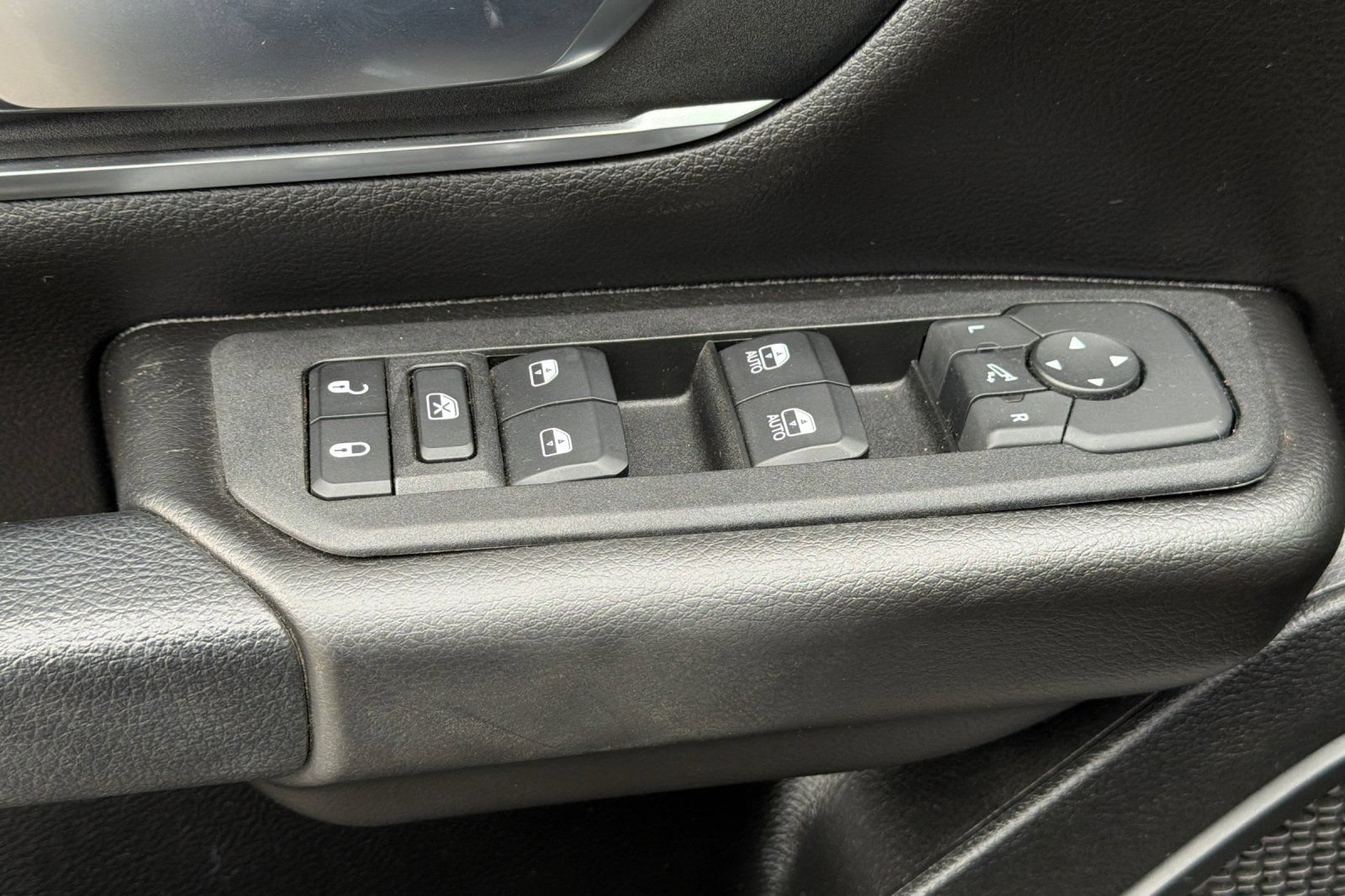 Used 2025 RAM 1500 Big Horn AWD/4WD image 11