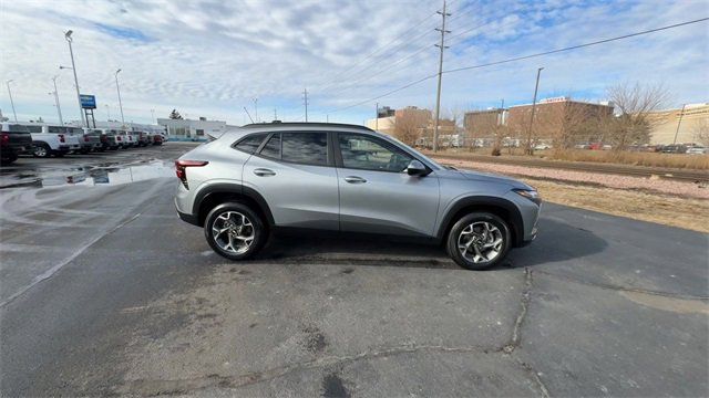 Used 2024 Chevrolet Trax LT w/ Driver Confidence Package image 9