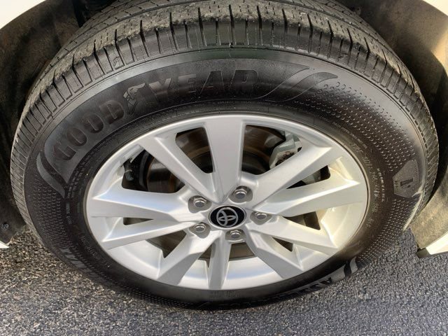 Used 2025 Toyota Camry LE image 9