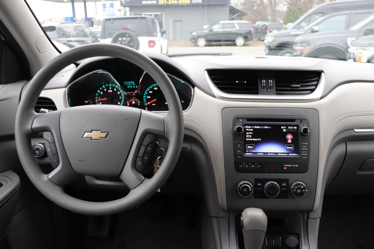 Used 2017 Chevrolet Traverse LS image 18