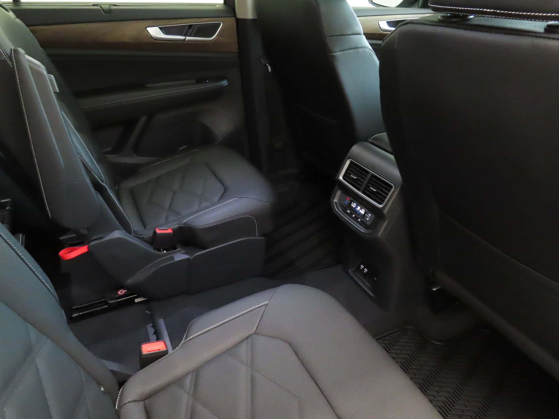 Certified 2026 Volkswagen Atlas SE FWD image 24