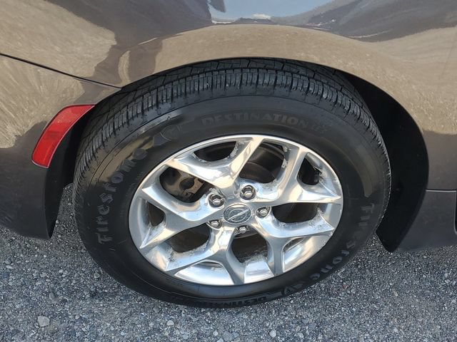 Used 2017 Chrysler Pacifica Limited FWD image 5