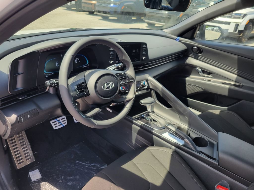Certified 2025 Hyundai Elantra Sport image 8