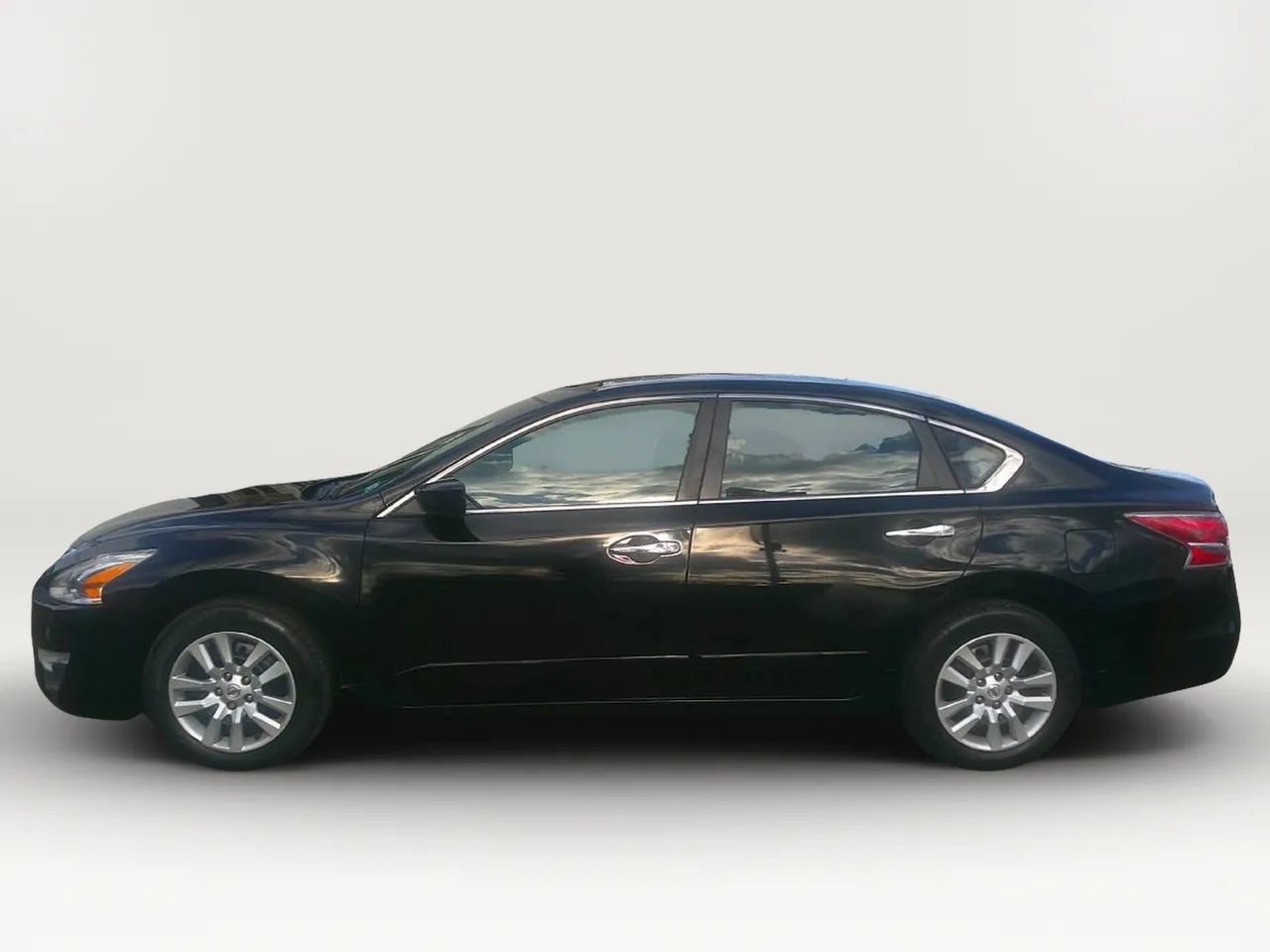 Used 2015 Nissan Altima 2.5 S w/ Power Driver Seat Package image 2