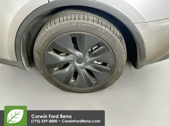 Used 2024 Tesla Model Y Long Range AWD/4WD image 29