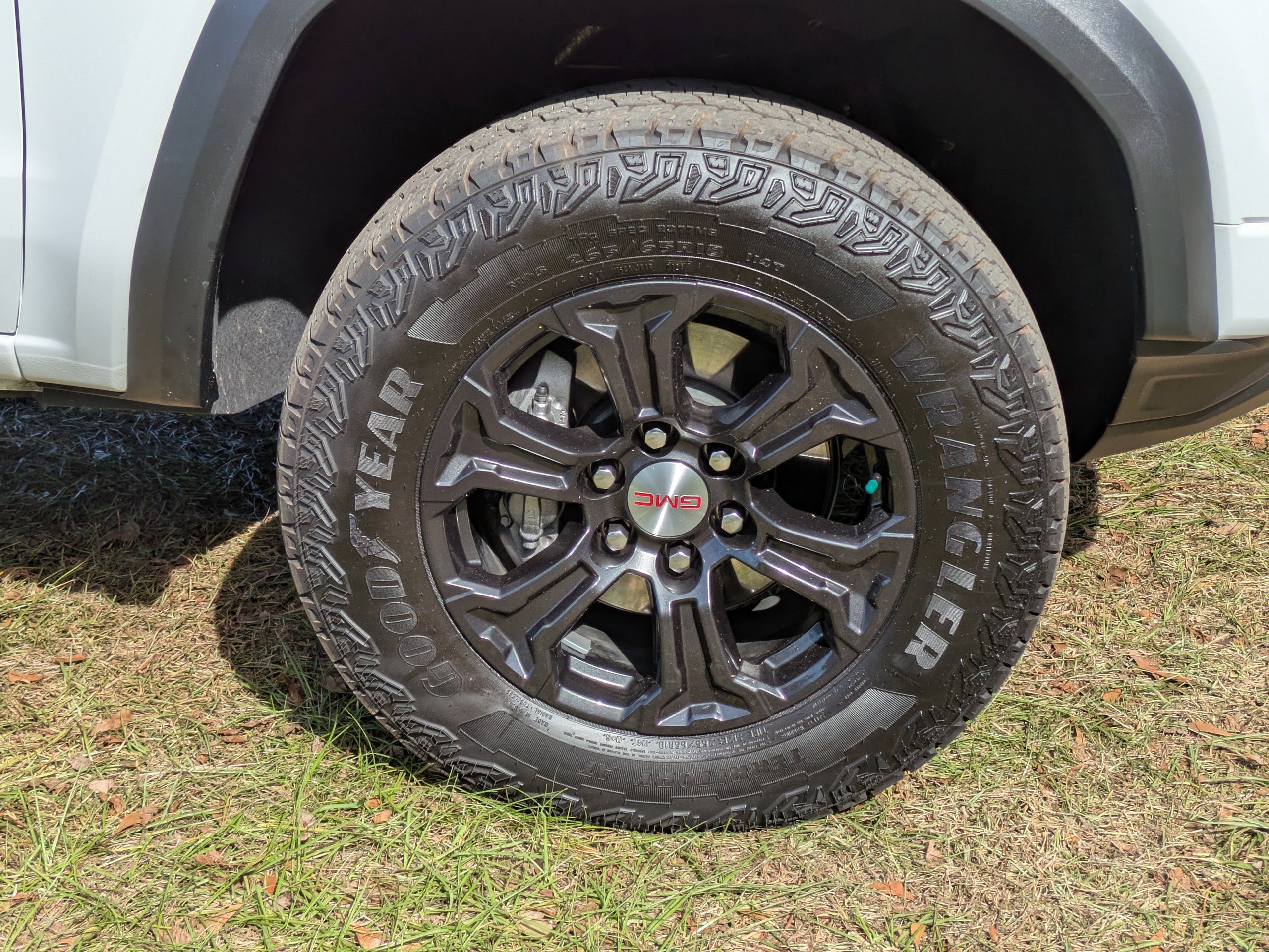 Used 2024 GMC Canyon Elevation w/ Convenience Package image 11