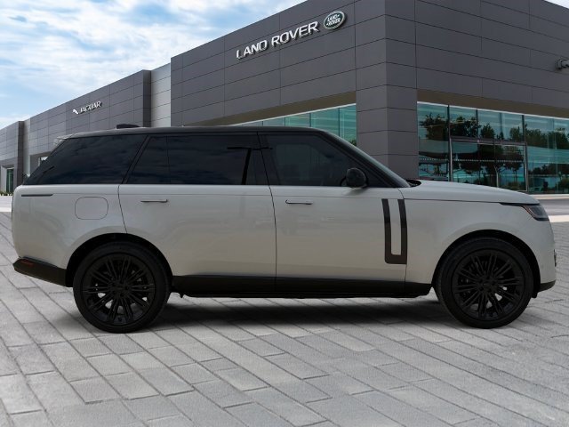 Certified 2026 Land Rover Range Rover Long Wheelbase SE AWD/4WD image 6