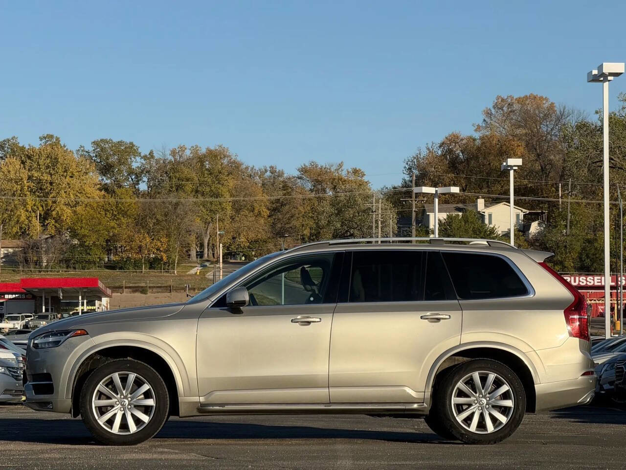Used 2016 Volvo XC90 T6 Momentum w/ Momentum Plus Package image 5
