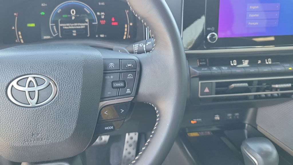 Used 2025 Toyota Camry SE w/ Convenience Package FWD image 18