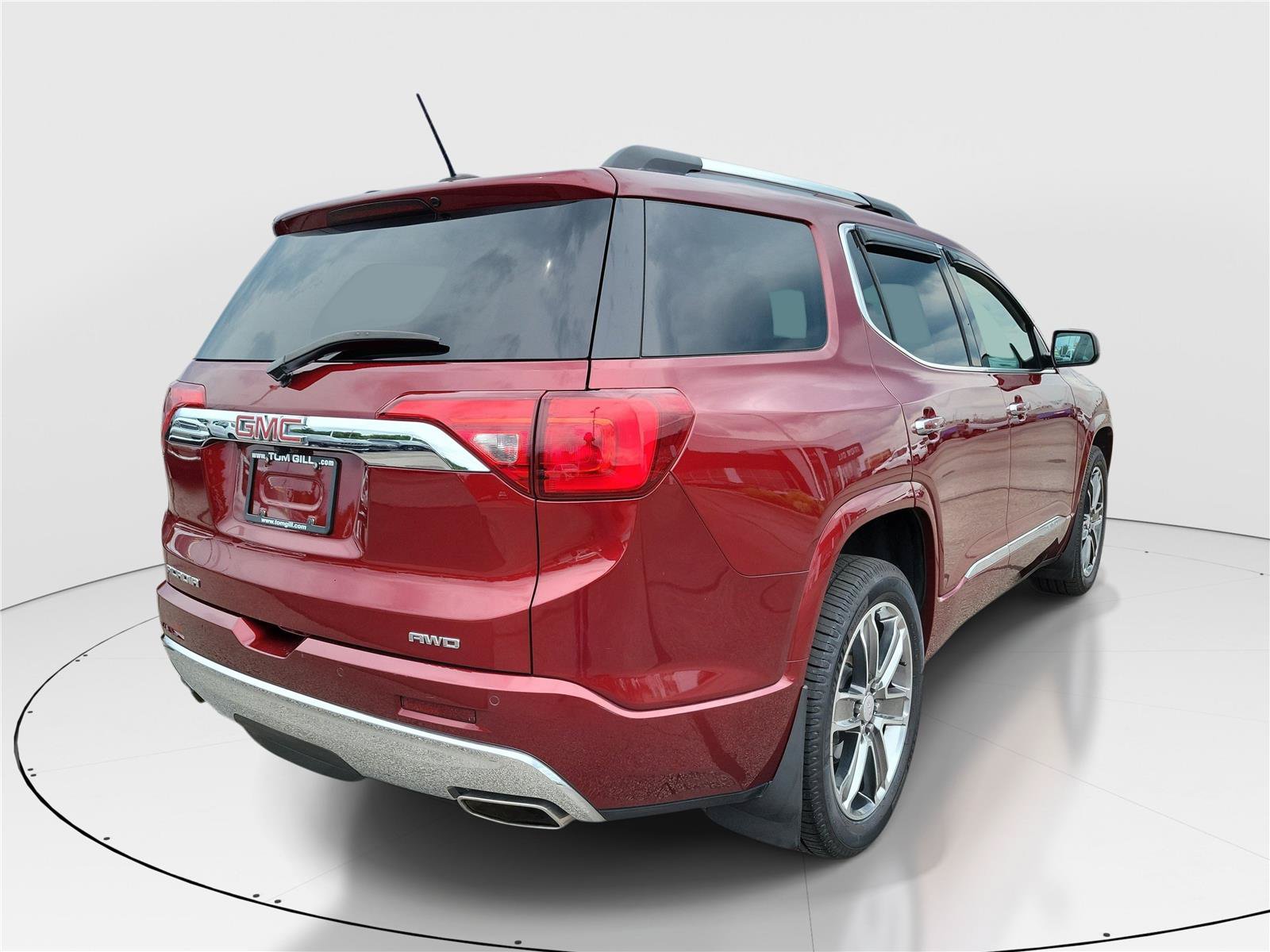 Used 2017 GMC Acadia Denali w/ Technology Package AWD/4WD image 4