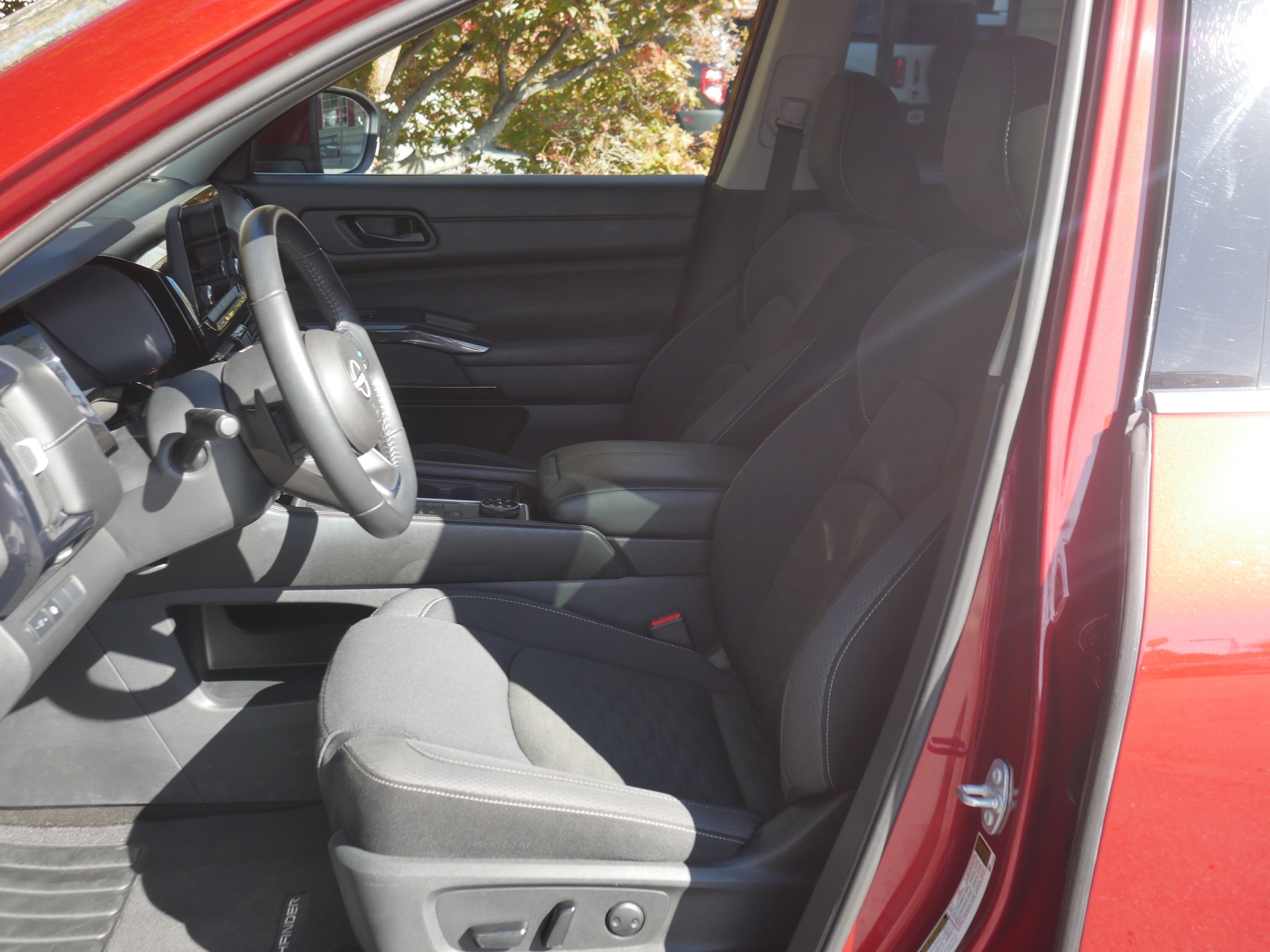 Certified 2024 Nissan Pathfinder SV image 3