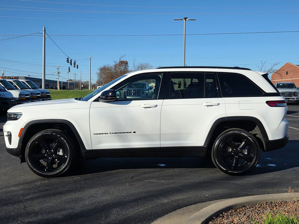 Used 2024 Jeep Grand Cherokee Limited w/ Black Appearance Package image 8