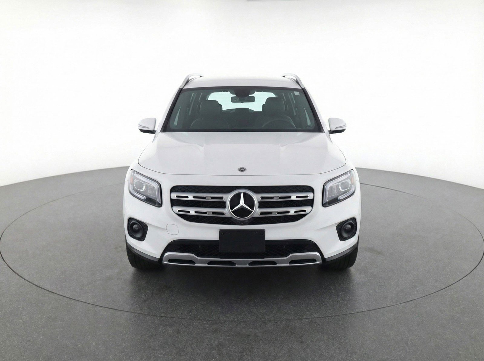 Used 2025 Mercedes-Benz GLB 250 4MATIC image 2