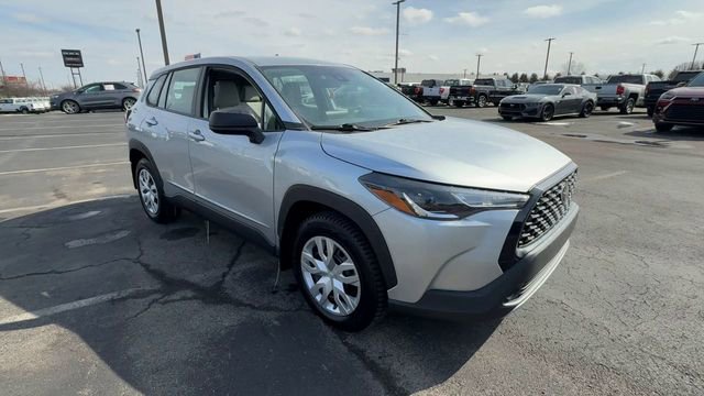 Used 2022 Toyota Corolla Cross L image 2
