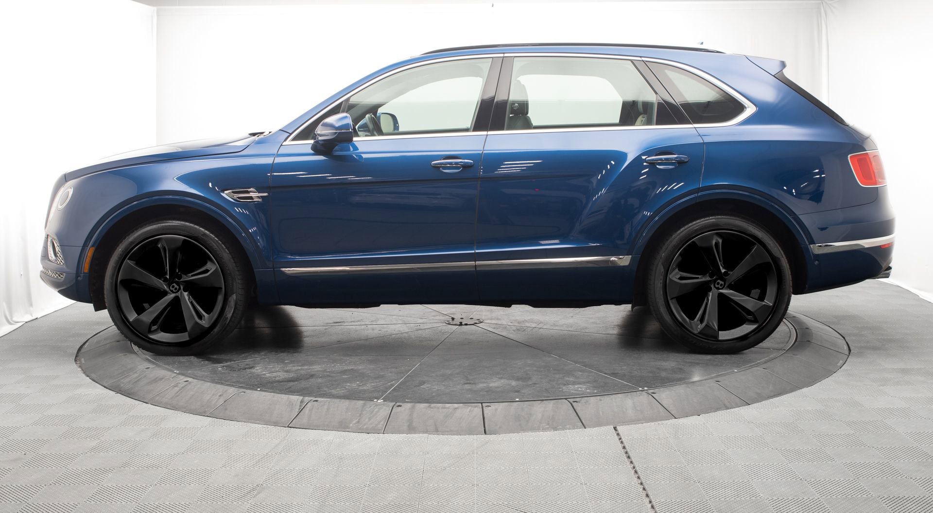 Used 2018 Bentley Bentayga Activity AWD/4WD image 6