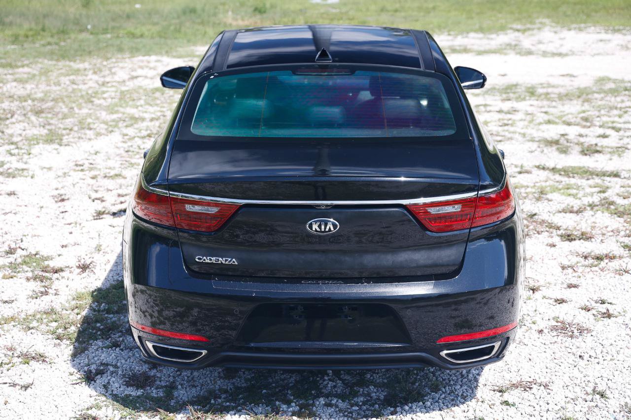 Used 2017 Kia Cadenza Premium w/ Luxury Package FWD image 9
