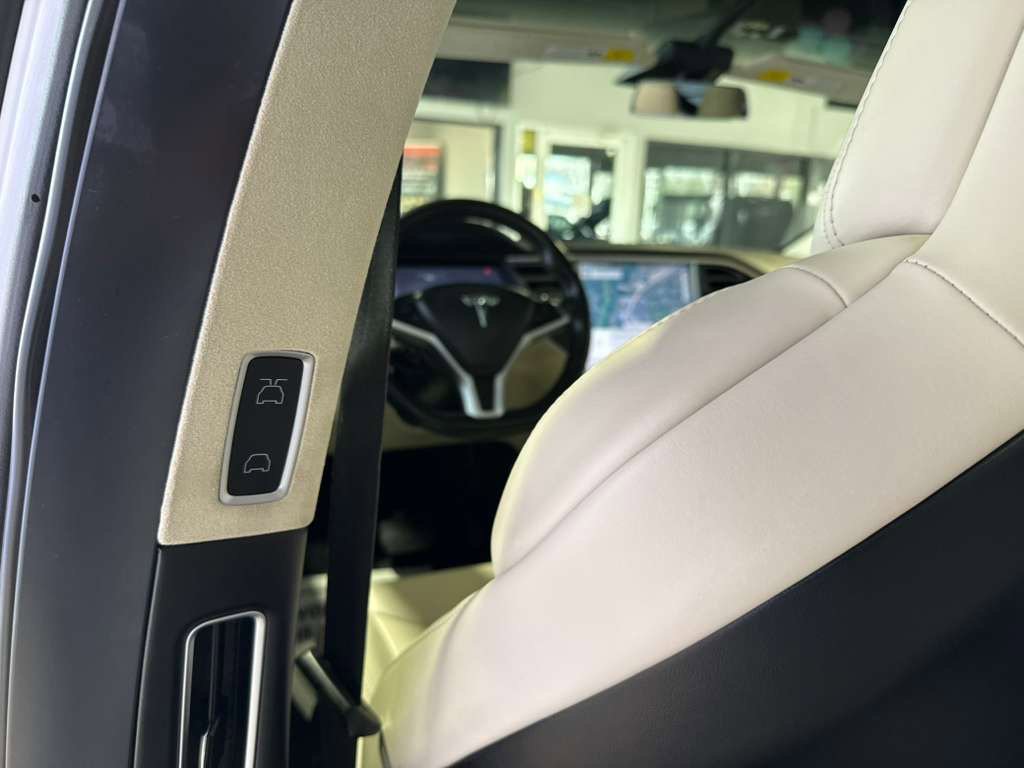 Used 2017 Tesla Model X 75D AWD/4WD image 43
