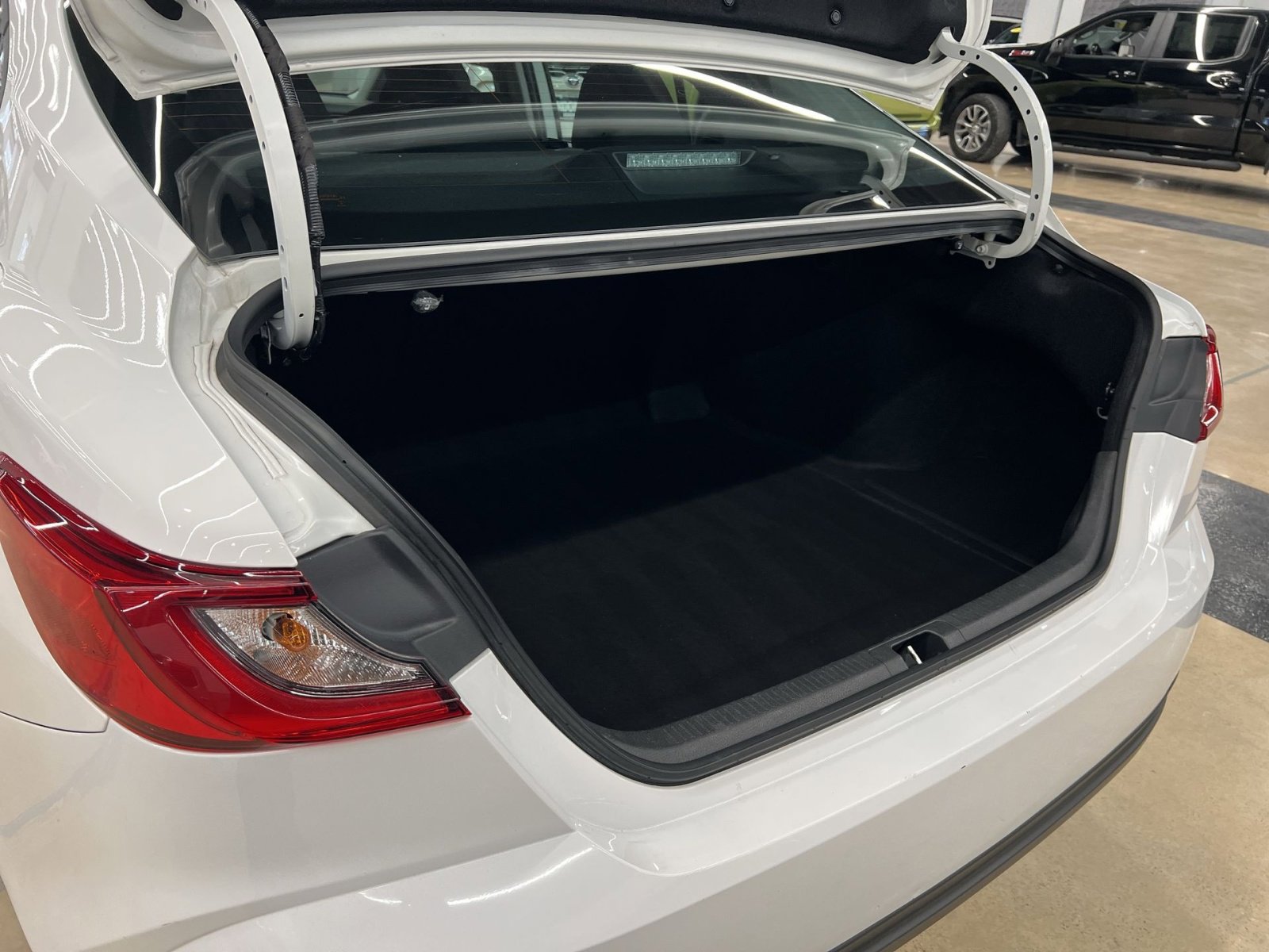 Used 2025 Toyota Camry LE image 23