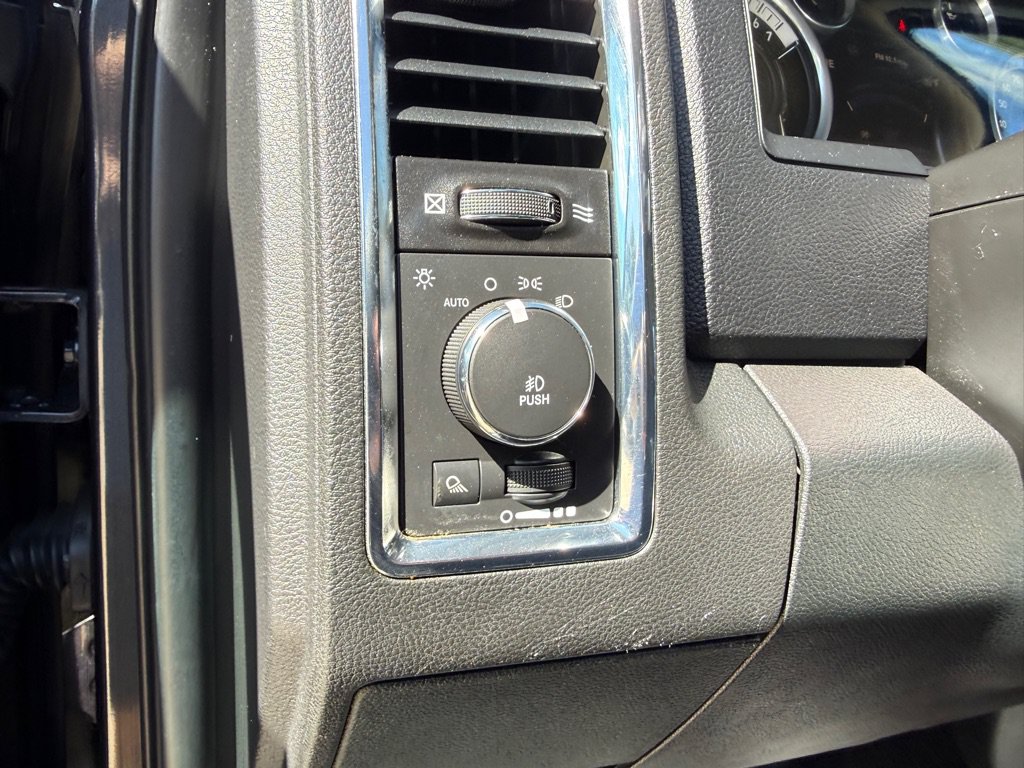 Used 2014 RAM 1500 Laramie w/ Convenience Group AWD/4WD image 20