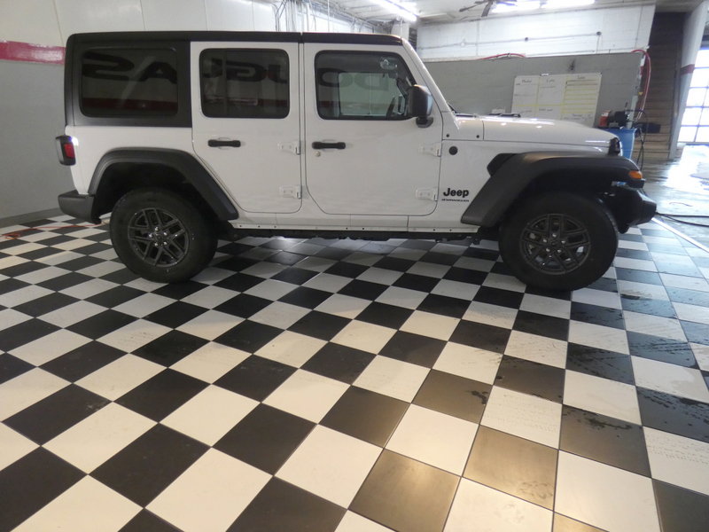 Used 2024 Jeep Wrangler Unlimited Sport image 4