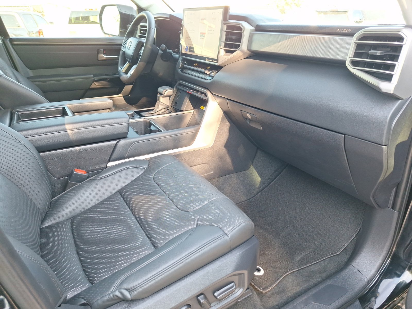 Used 2024 Toyota Tundra Limited w/ Power Package AWD/4WD image 33
