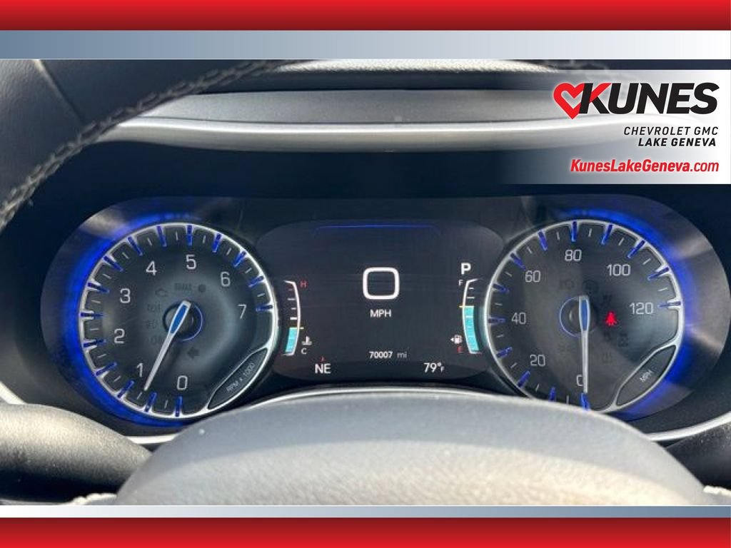 Used 2023 Chrysler Pacifica Touring-L FWD image 4