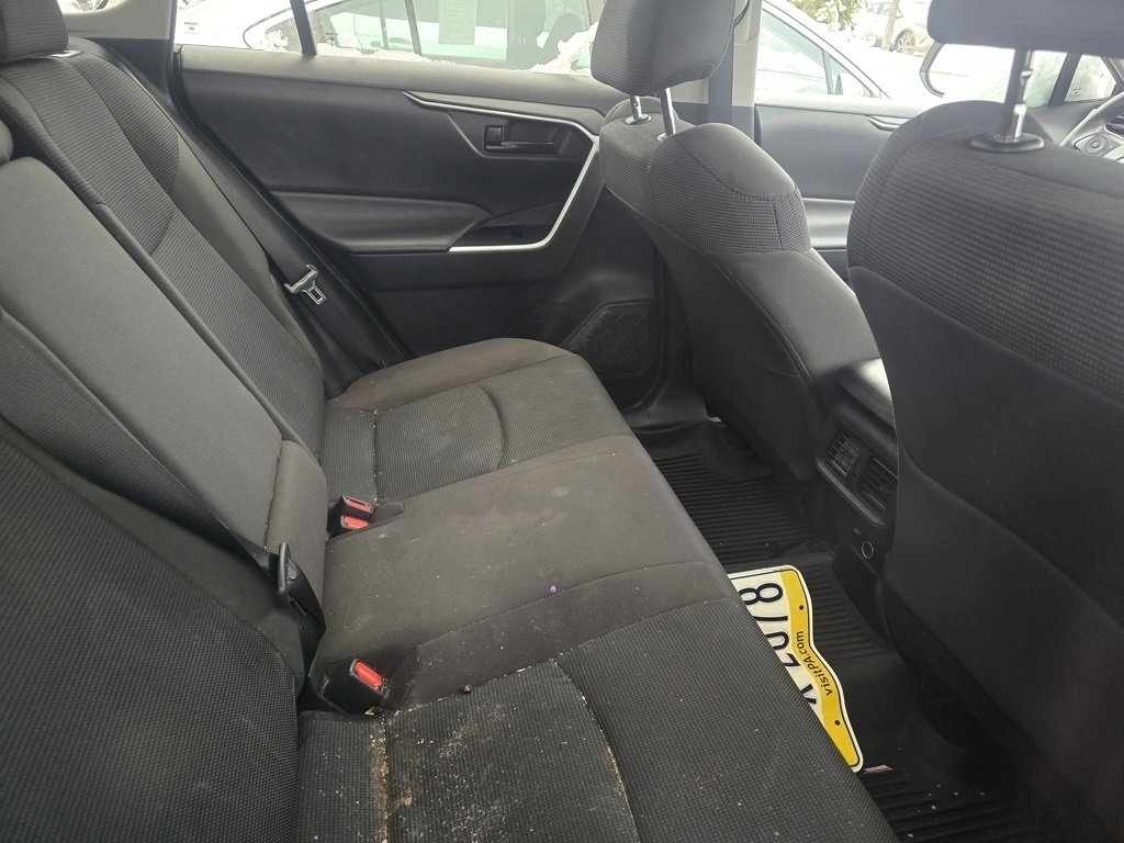 Used 2020 Toyota RAV4 LE image 11