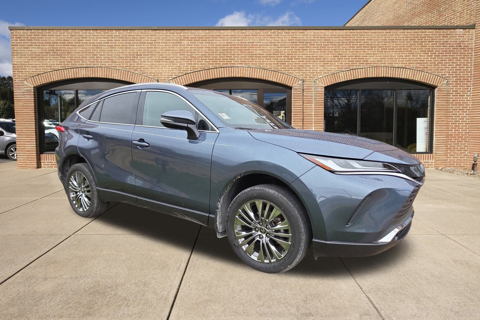 Used 2023 Toyota Venza XLE