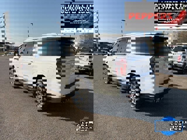 Used 2023 Chevrolet Suburban Premier image 2