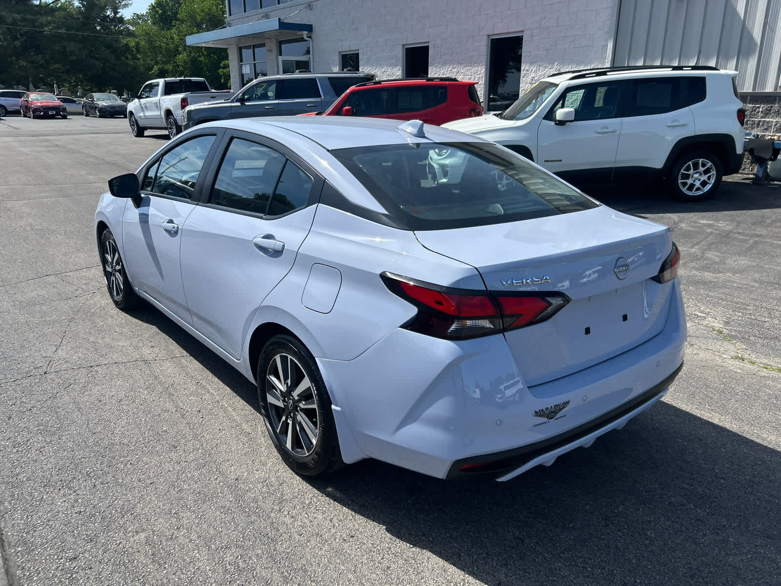 Used 2025 Nissan Versa SV w/ Trunk Package FWD image 5