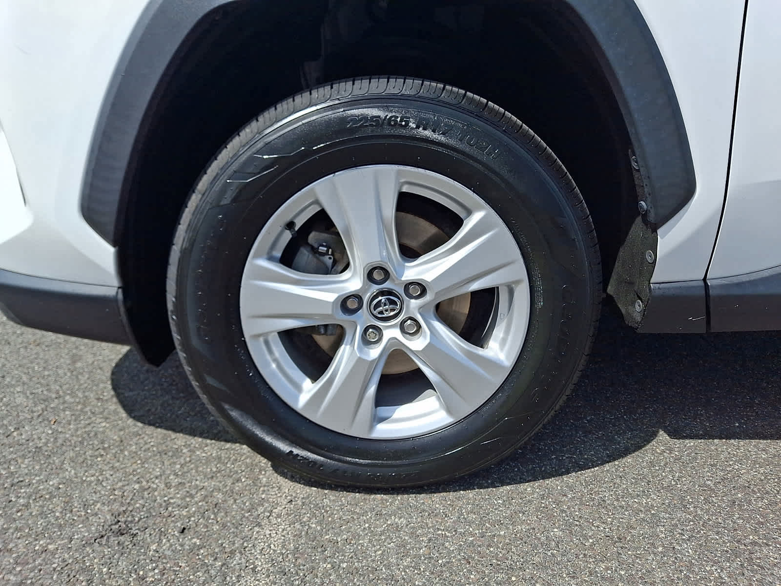 Certified 2021 Toyota RAV4 XLE w/ Convenience Package AWD/4WD image 9