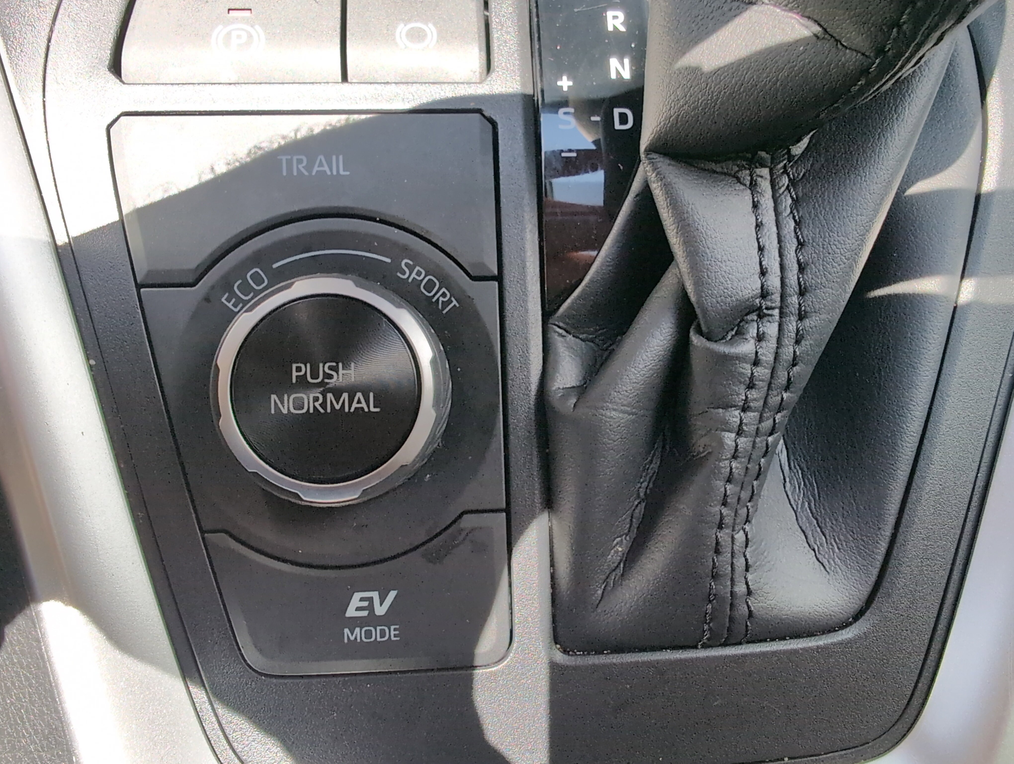 Certified 2024 Toyota RAV4 LE AWD/4WD image 36