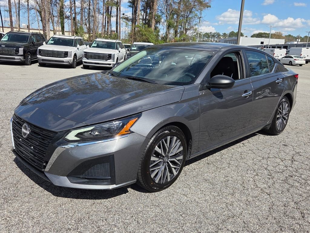 Used 2025 Nissan Altima 2.5 SV image 3