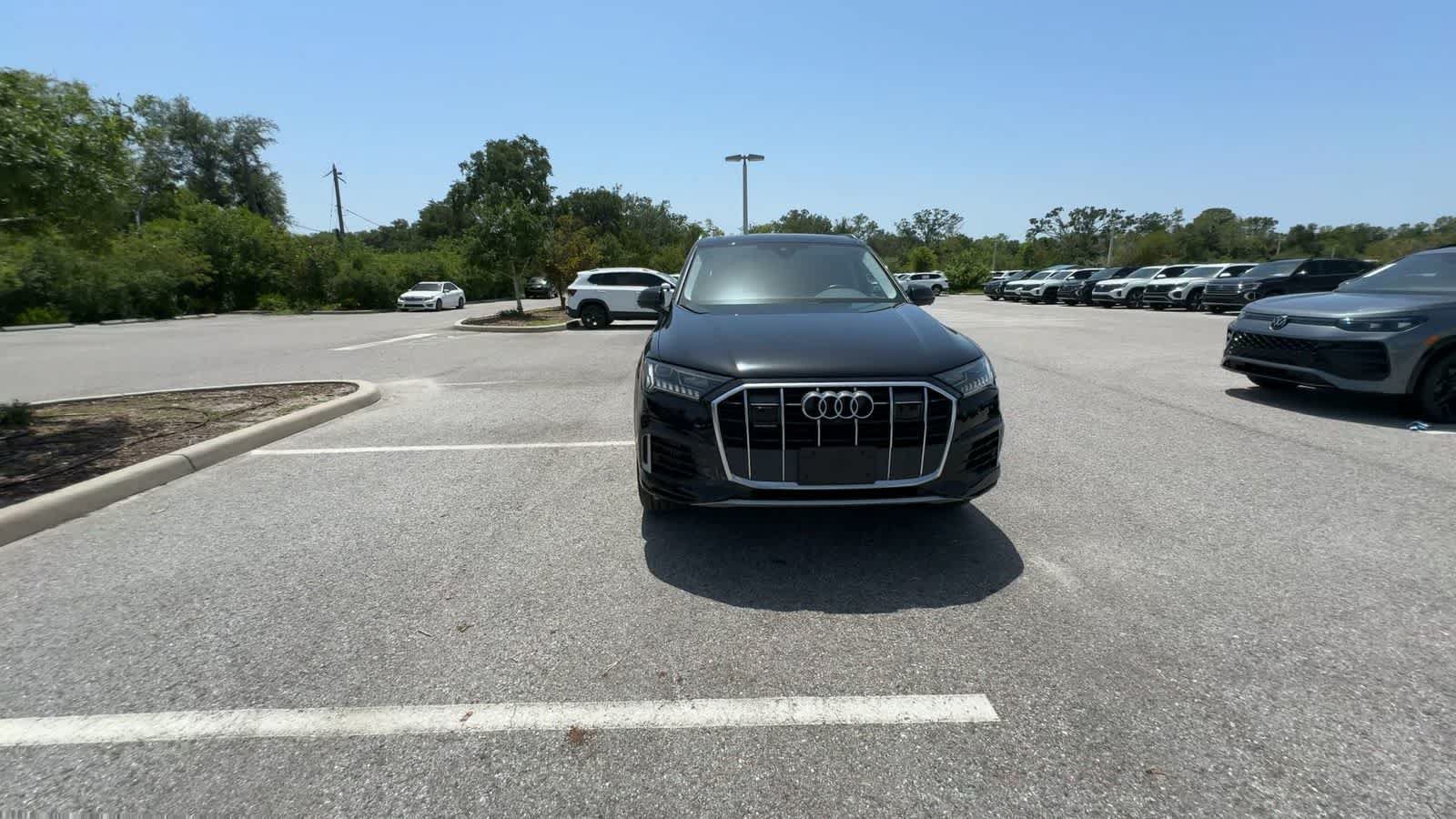Used 2023 Audi Q7 3.0T Premium w/ Convenience Package AWD/4WD image 3