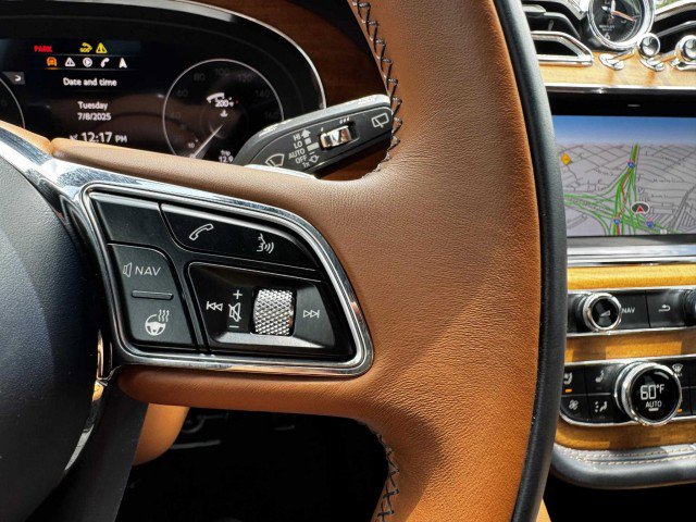 Used 2023 Bentley Bentayga Extended Wheelbase image 32
