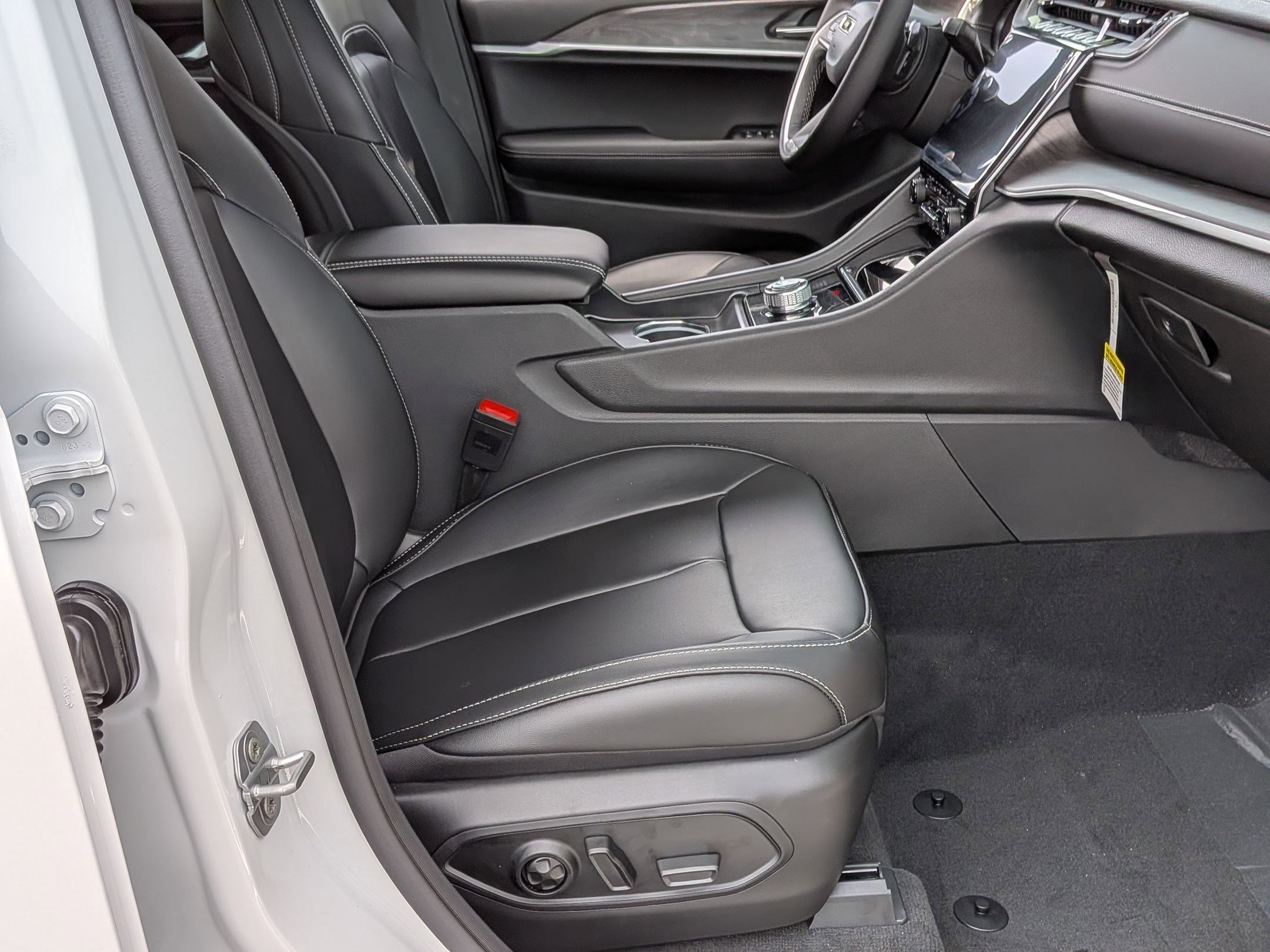 New 2025 Jeep Grand Cherokee Limited w/ Black Appearance Package image 35