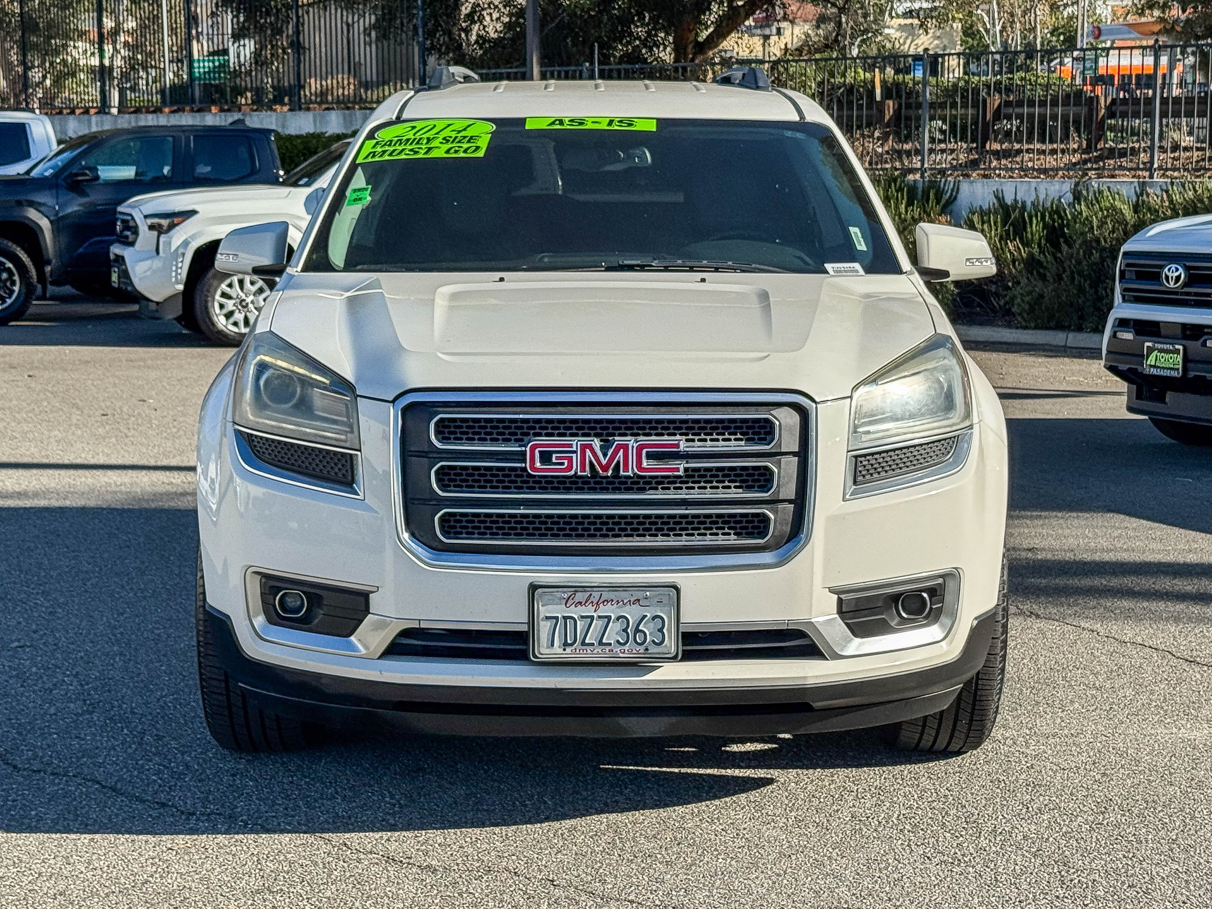 Used 2014 GMC Acadia SLT FWD image 2