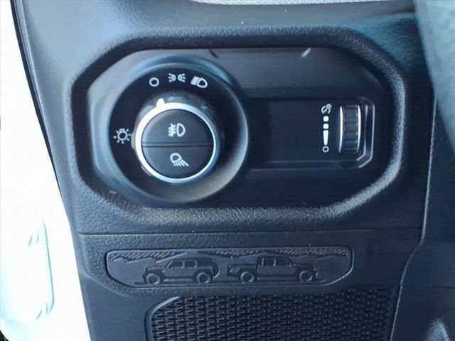 Used 2025 Jeep Gladiator Sport image 12