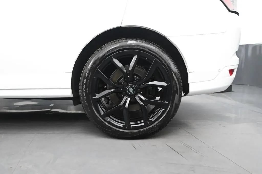 Used 2022 Land Rover Range Rover Sport SVR AWD/4WD image 16