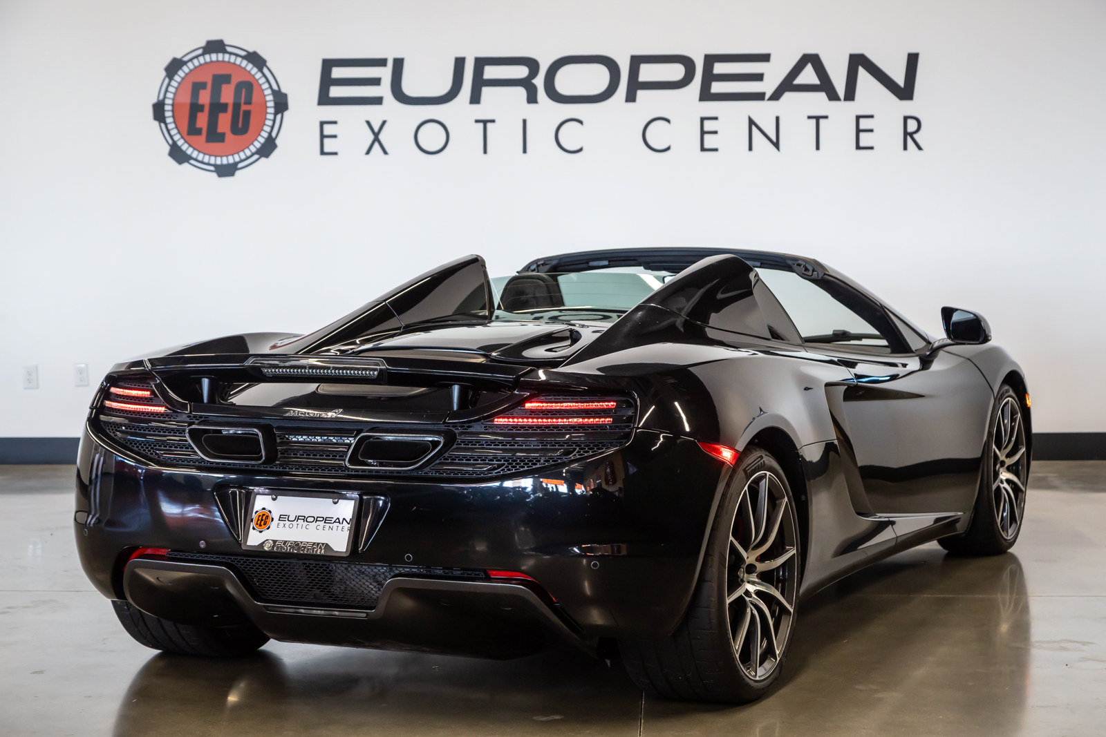 Used 2013 McLaren MP4-12C Spider RWD image 14