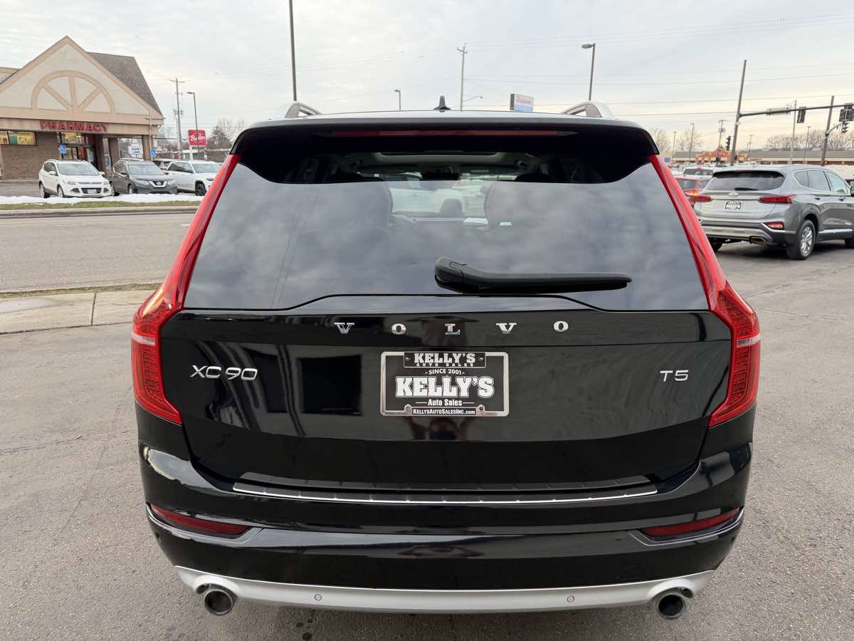 Used 2019 Volvo XC90 T5 Momentum w/ Protection Package Premier image 4