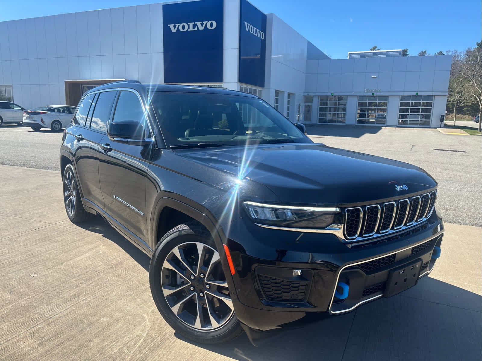 Used 2023 Jeep Grand Cherokee Overland w/ Luxury Tech Group IV AWD/4WD image 28