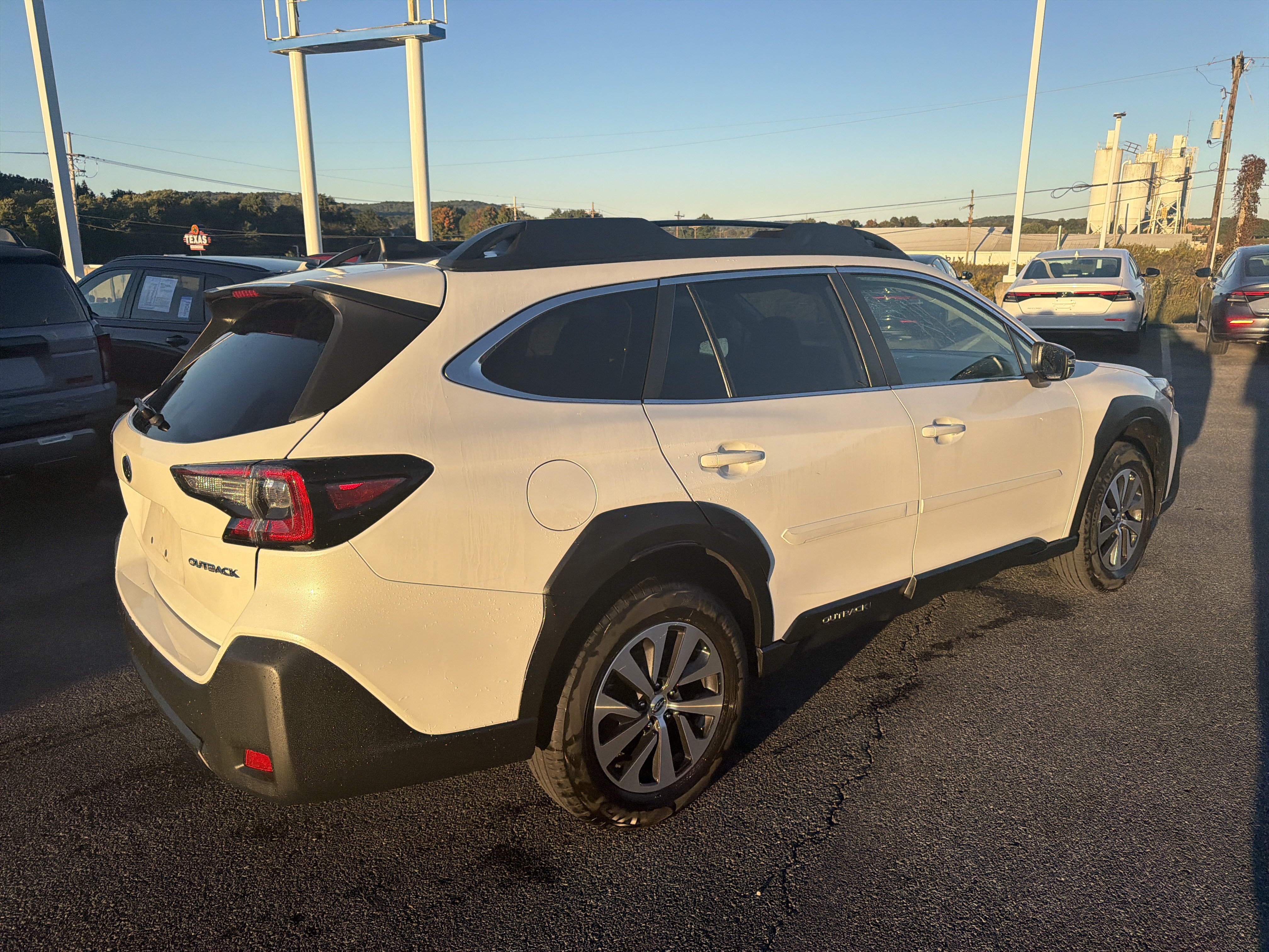 Used 2024 Subaru Outback Premium AWD/4WD image 4