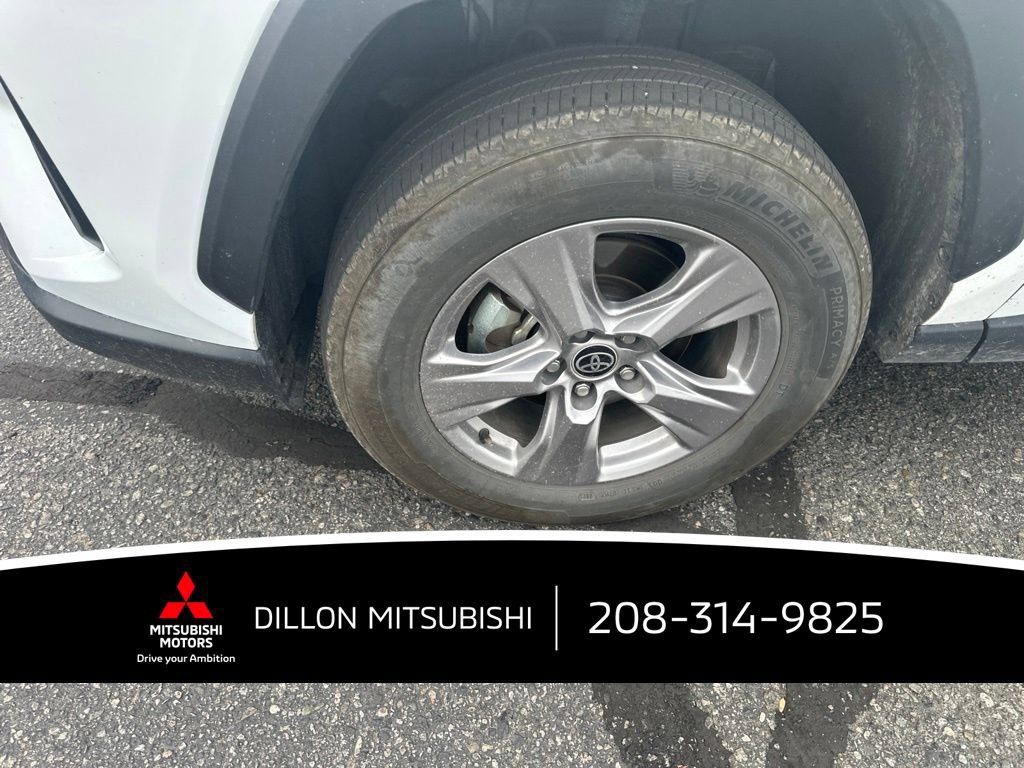 Used 2025 Toyota RAV4 XLE AWD/4WD image 15