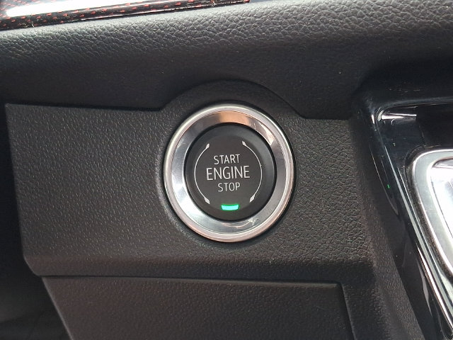 Used 2025 Chevrolet Traverse RS FWD image 25