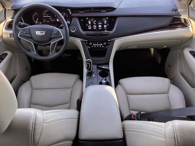 Used 2018 Cadillac XT5 Luxury w/ Driver Awareness Package image 12