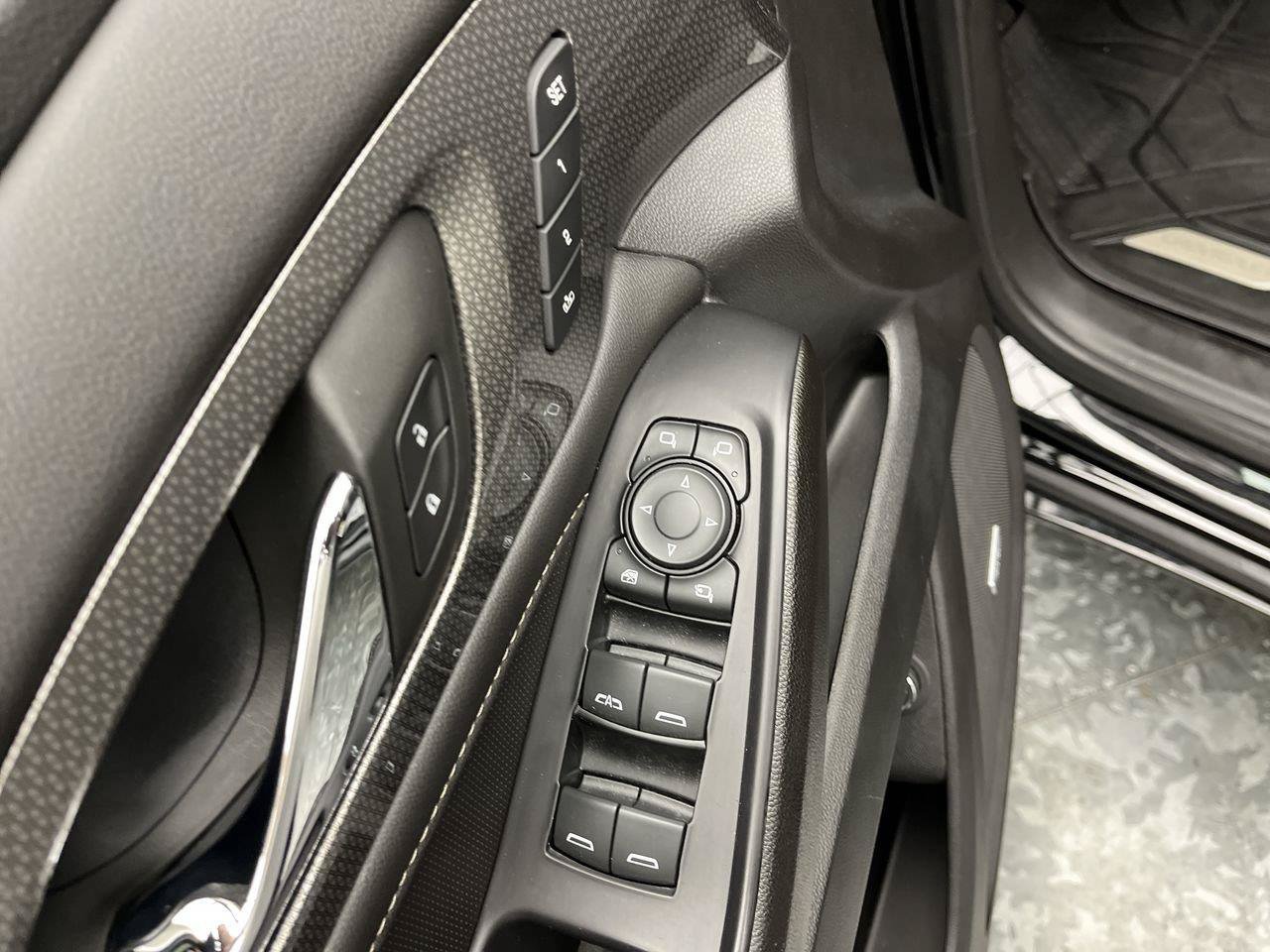 Certified 2022 Chevrolet Traverse Premier w/ Redline Edition AWD/4WD image 9