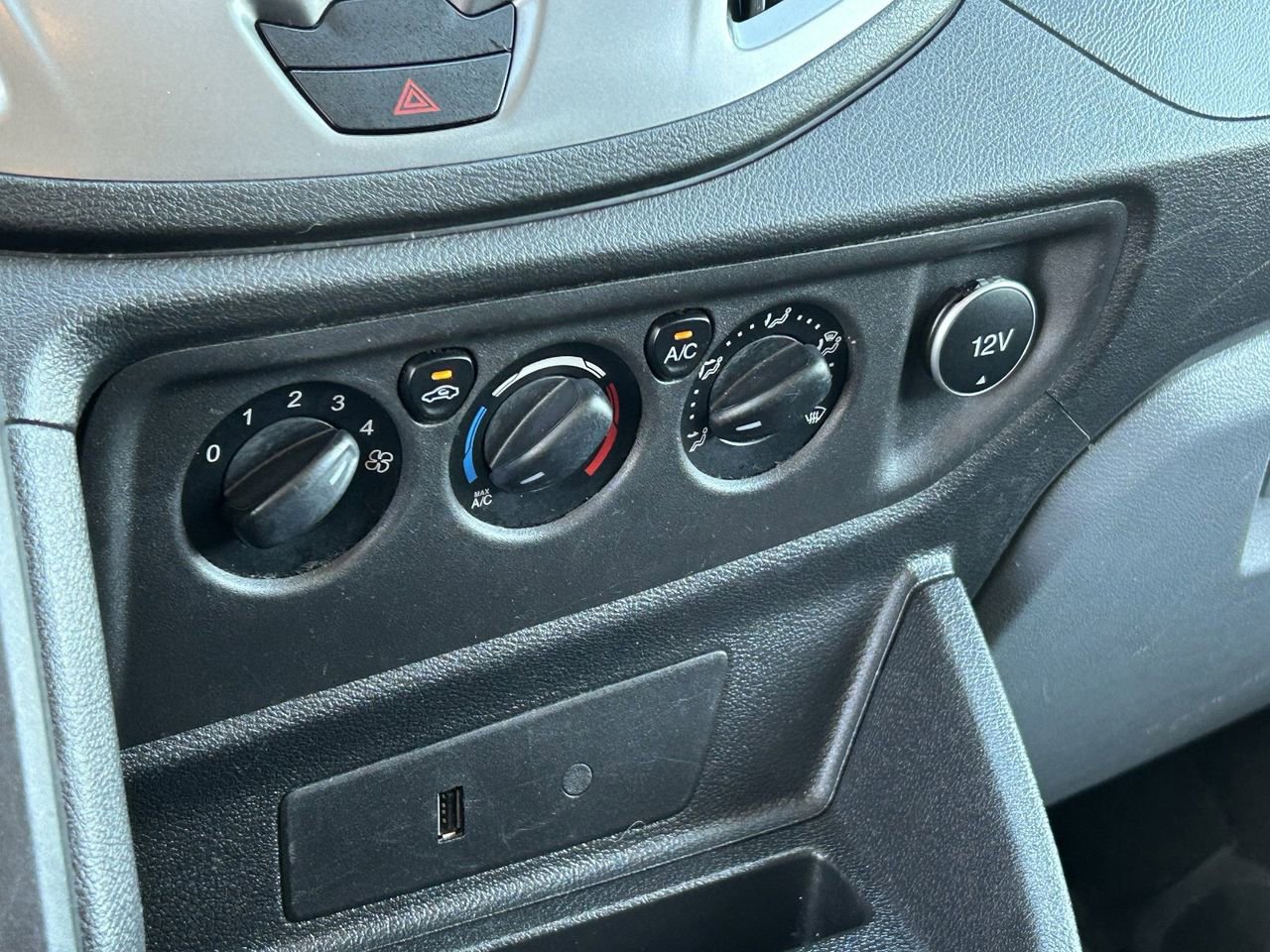 Used 2018 Ford Transit 350 XLT image 26