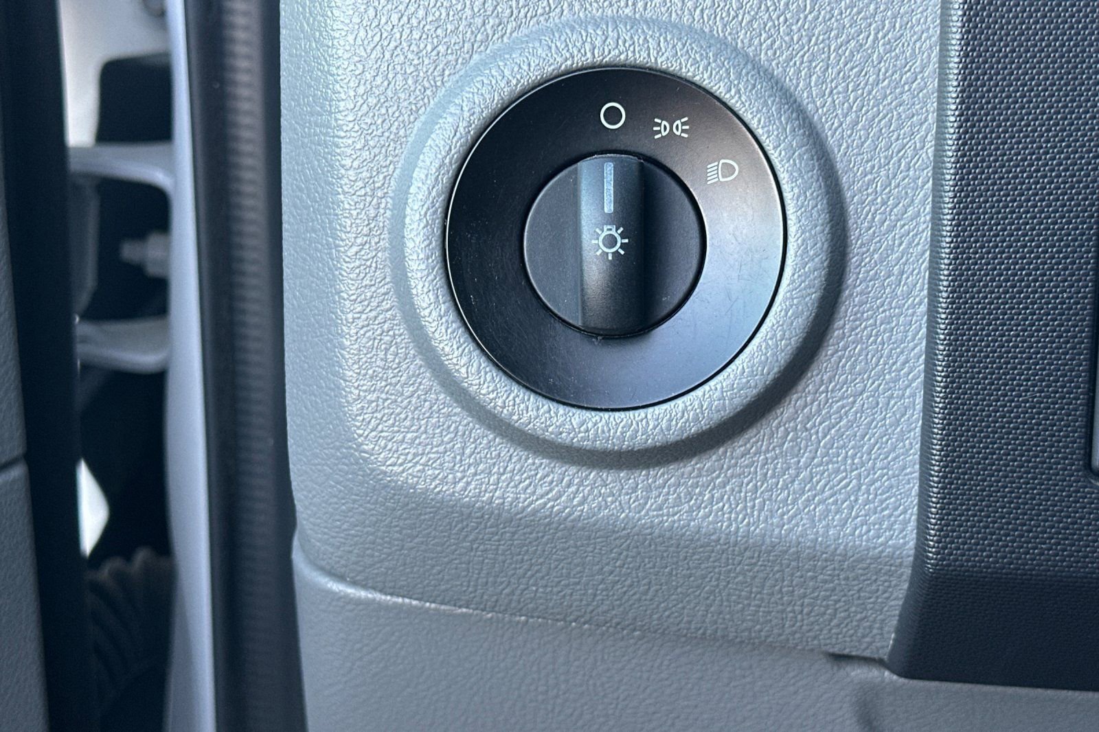 Used 2019 Ford E-350 and Econoline 350 Super Duty w/ Power Windows & Locks Group image 25